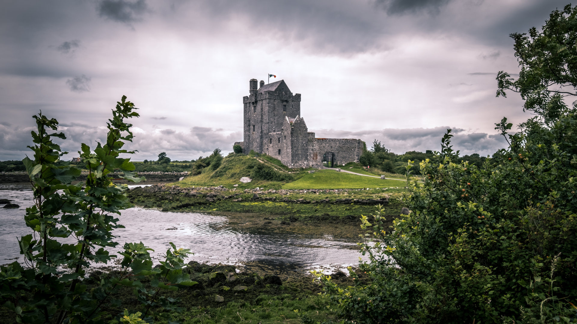 Dunguaire Castle - Kinvara, Ireland – Giuseppe Milo / flickr.com / Lizenz: CC BY 2.0 Check out my gallery at http://www.pixael.com/en/pictures if you want to see more pictures.  You can follow me on https://www.facebook.com/giuseppemilophoto https://twitter.com/pixael_com https://instagram.com/pixael/